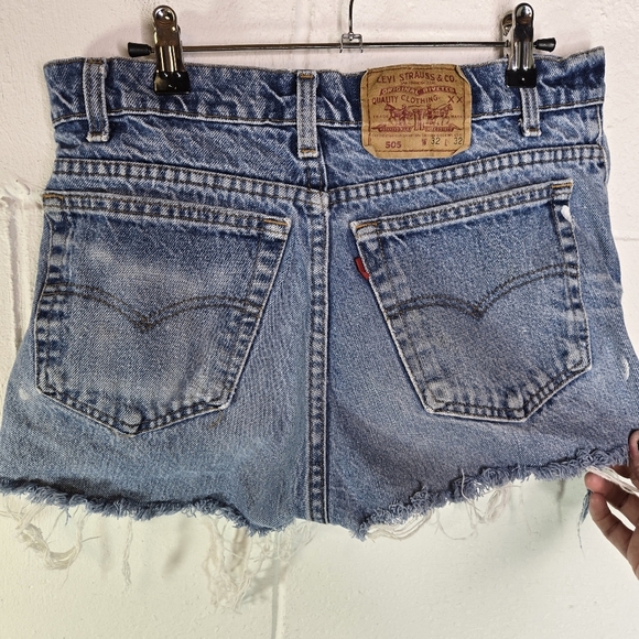 Levis 505 Cut Off Distressed Denim Jean Shorts - Picture 4 of 7